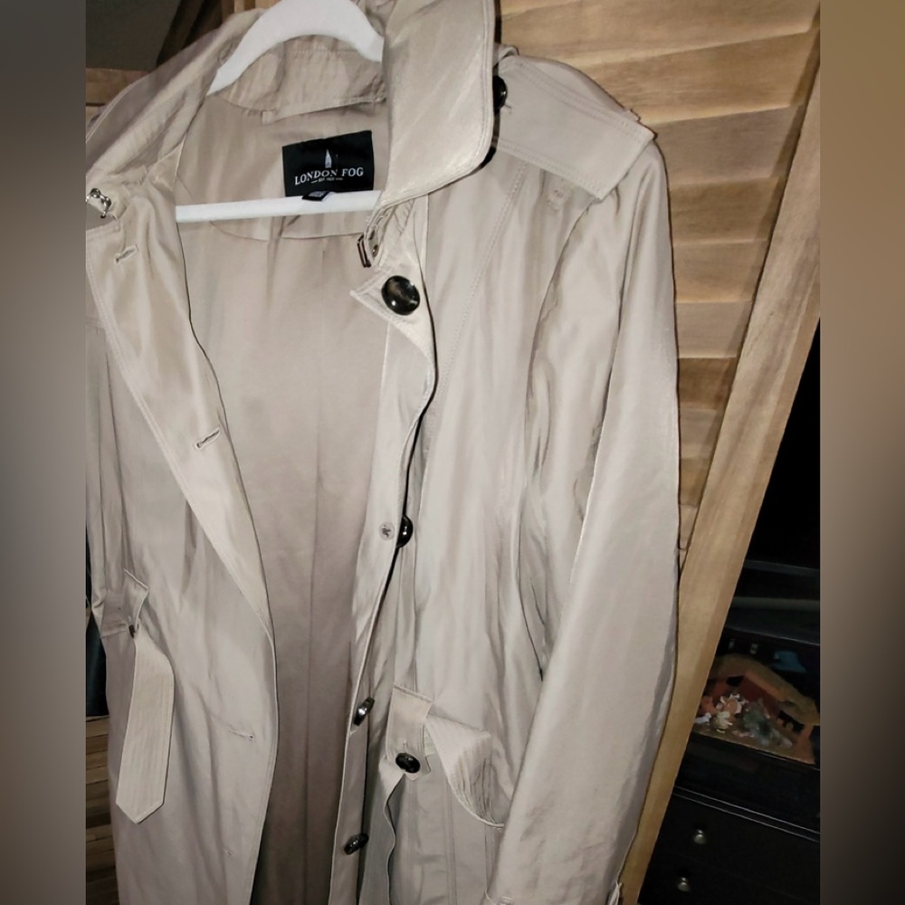 3X 
London Fog Trench